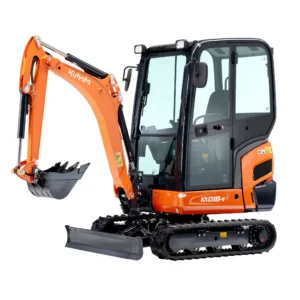Mini-escavadora Kubota KX018-4 a trabalhar em saneamento estreito.