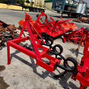 Charrua agrícola de 3.º ponto em linha usada para trator