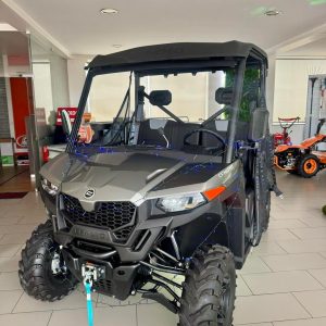 Moto4 UTV CFMOTO UFORCE 600 com guincho frontal e iluminação LED