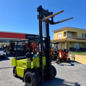 Empilhador CLARK 3 Ton usado